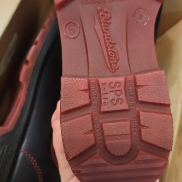 Blundstone Chelsea Black Red Boot - Picture 4 of 8